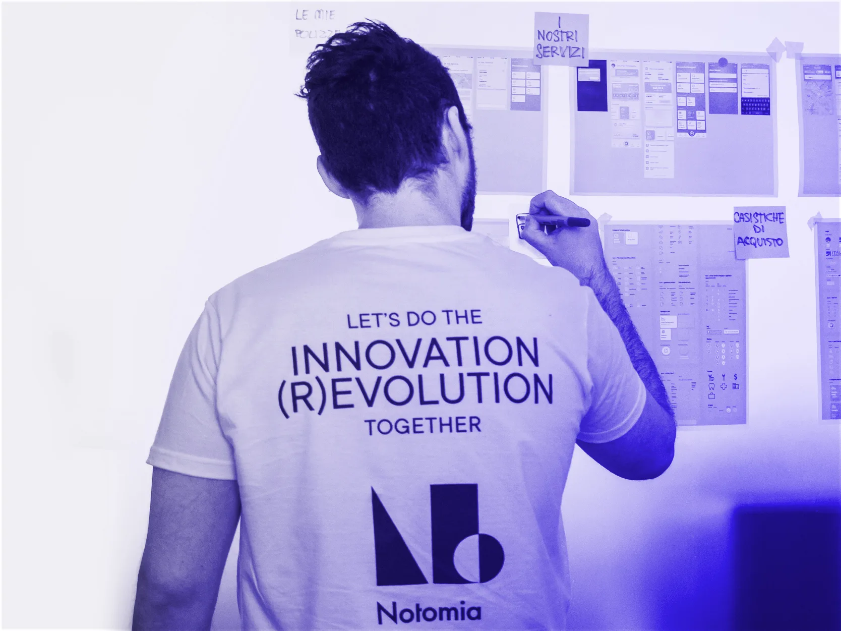 Massimo facilitating a workshop, wearing a “Let’s do the innovation” t-shirt